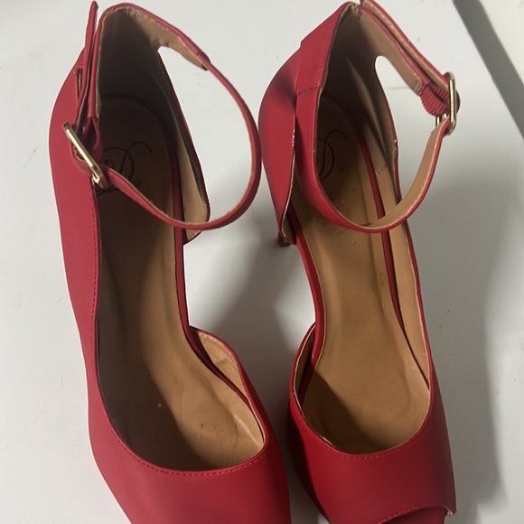 RED DIVA HEEL SZ 9 LIKE NEW - Picture 5 of 7